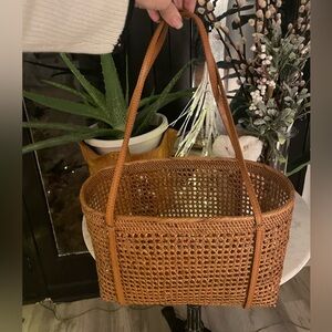 Elegant Tan Woven Market Tote with leather straps..Great find!Sturdy but refined